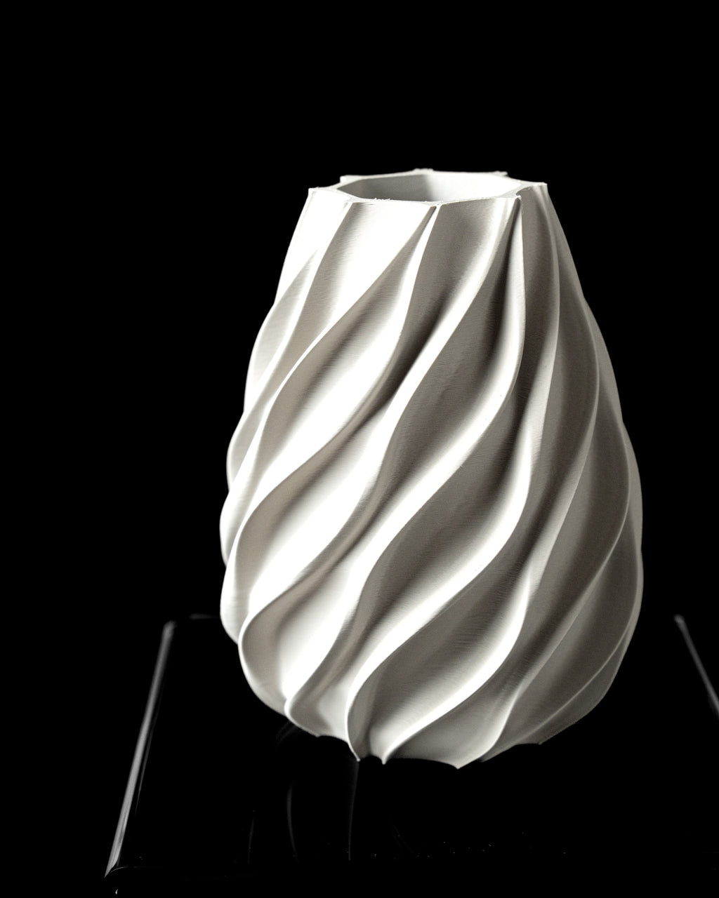 VÓRTICE — Sculptural Vase