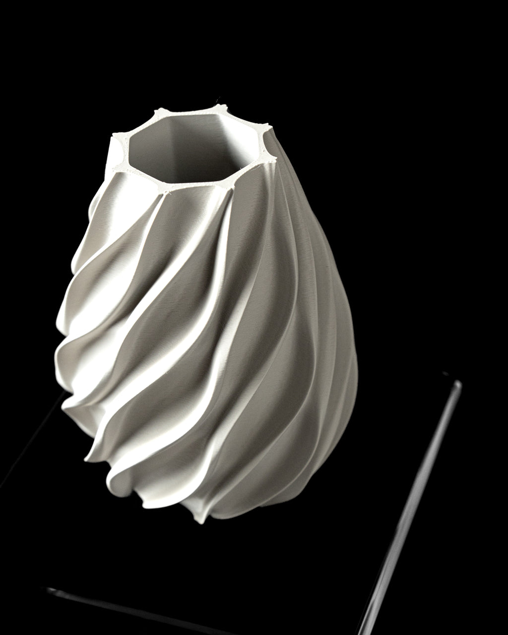 VÓRTICE — Sculptural Vase