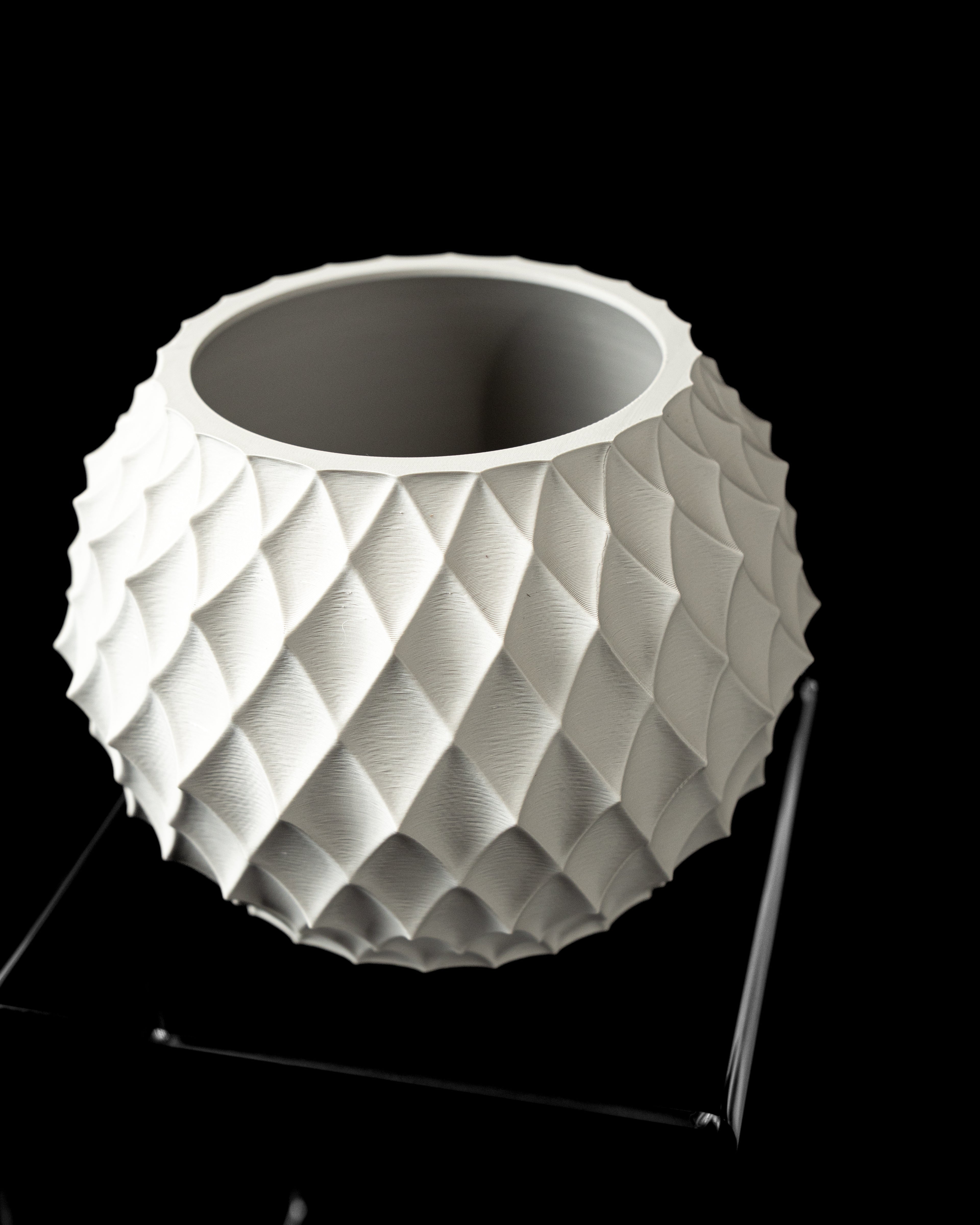 CADEIA — Sculptural Planter
